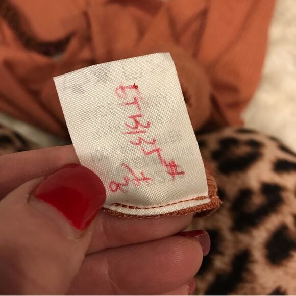 Easel ribbed tunic length top with animal print collar size small - Picture 6 of 6